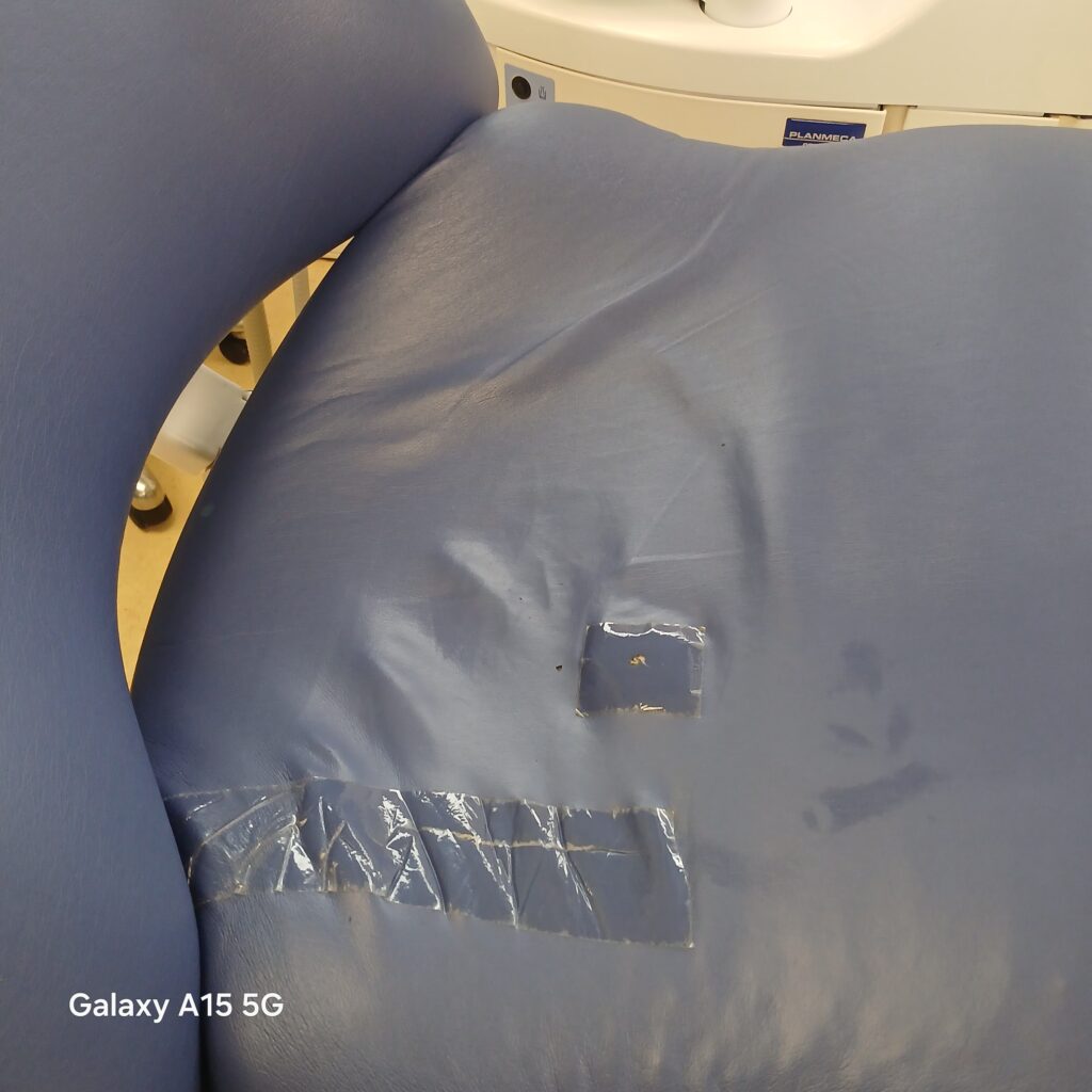 Médical – Fauteuil patient et opérateur — sellerie par Sellerie Couto, Franconville (Médical)