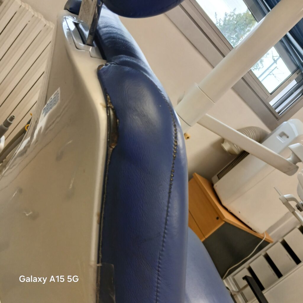 Médical – Fauteuil patient et opérateur — sellerie par Sellerie Couto, Franconville (Médical)