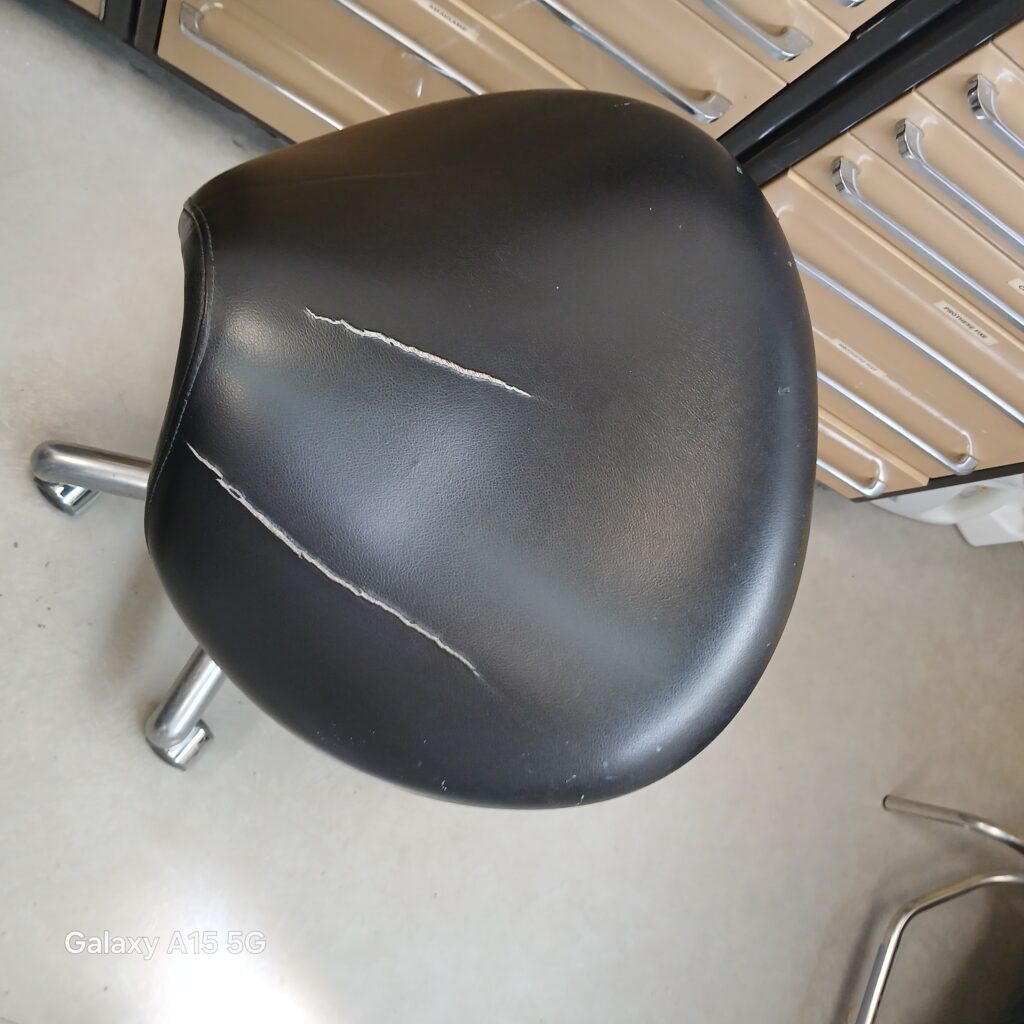 Médical – Fauteuil patient et opérateur — sellerie par Sellerie Couto, Franconville (Médical)
