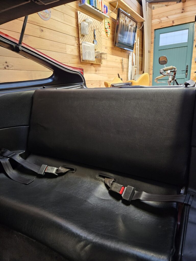 Renault Estafette — sellerie par Sellerie Couto, Franconville (Automobile)