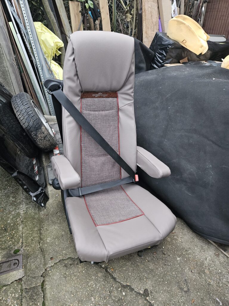 Renault Estafette — sellerie par Sellerie Couto, Franconville (Automobile)