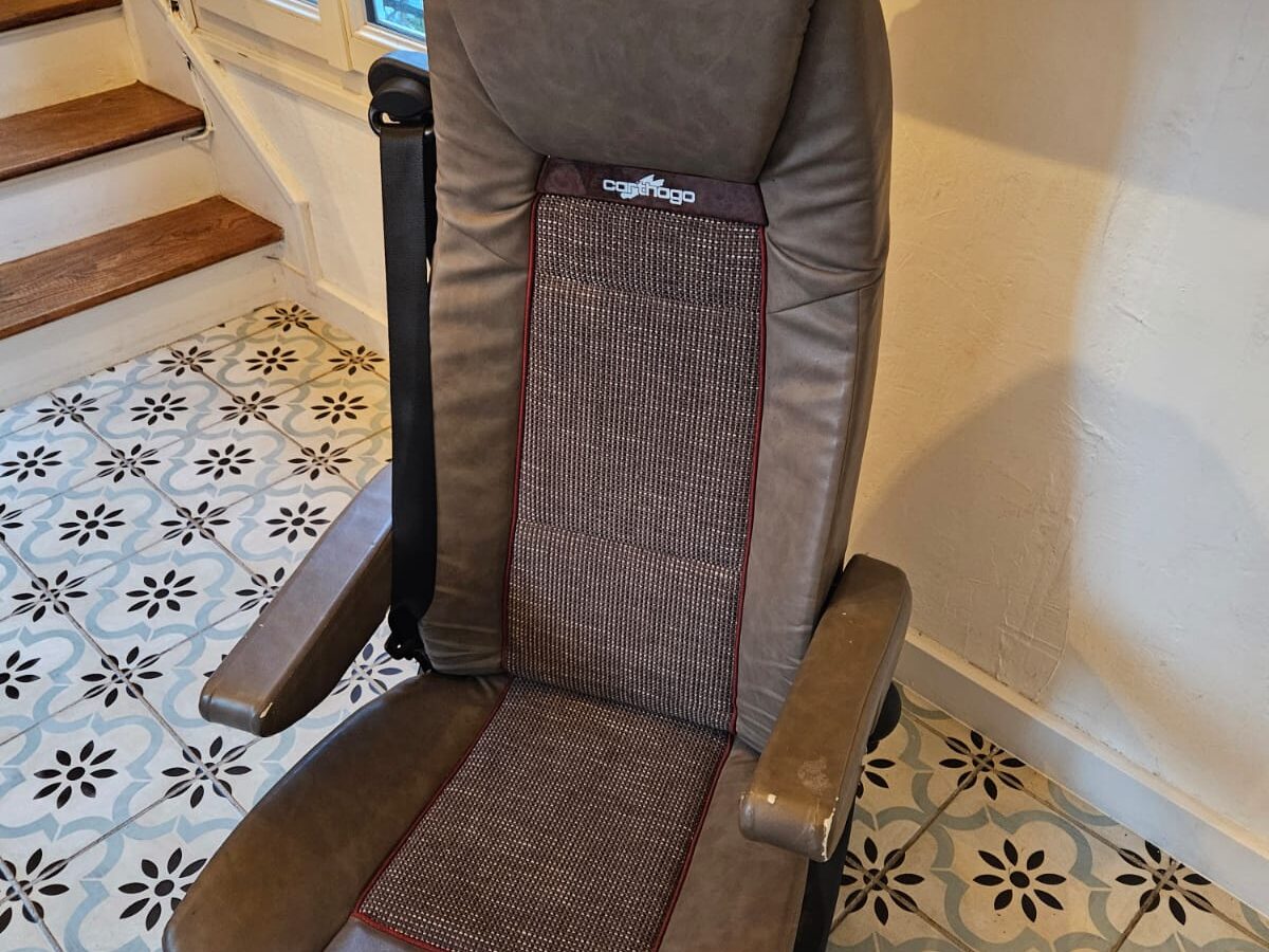 Renault Estafette — sellerie par Sellerie Couto, Franconville (Automobile)