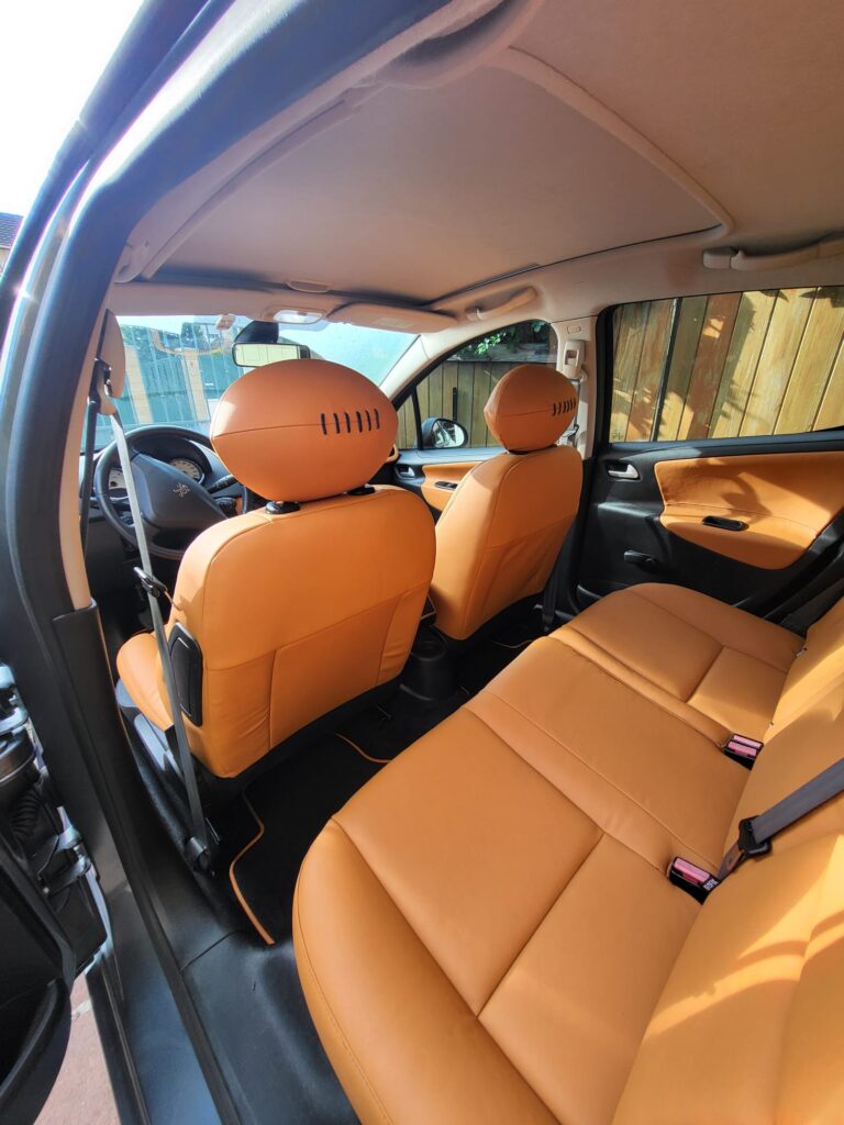 Peugeot 207 — sellerie par Sellerie Couto, Franconville