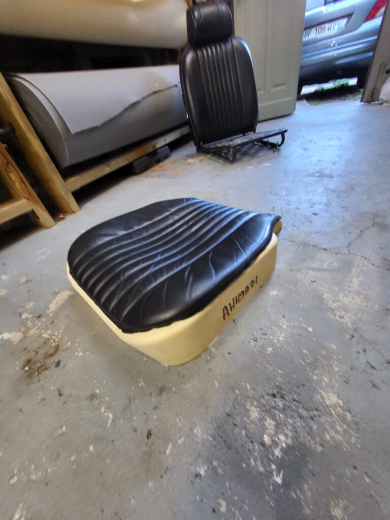 MG B — sellerie par Sellerie Couto, Franconville