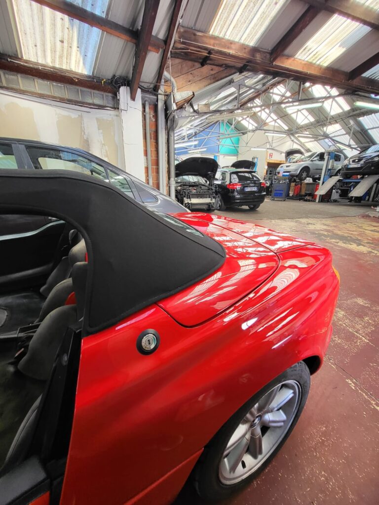 BMW Z1 — sellerie par Sellerie Couto, Franconville
