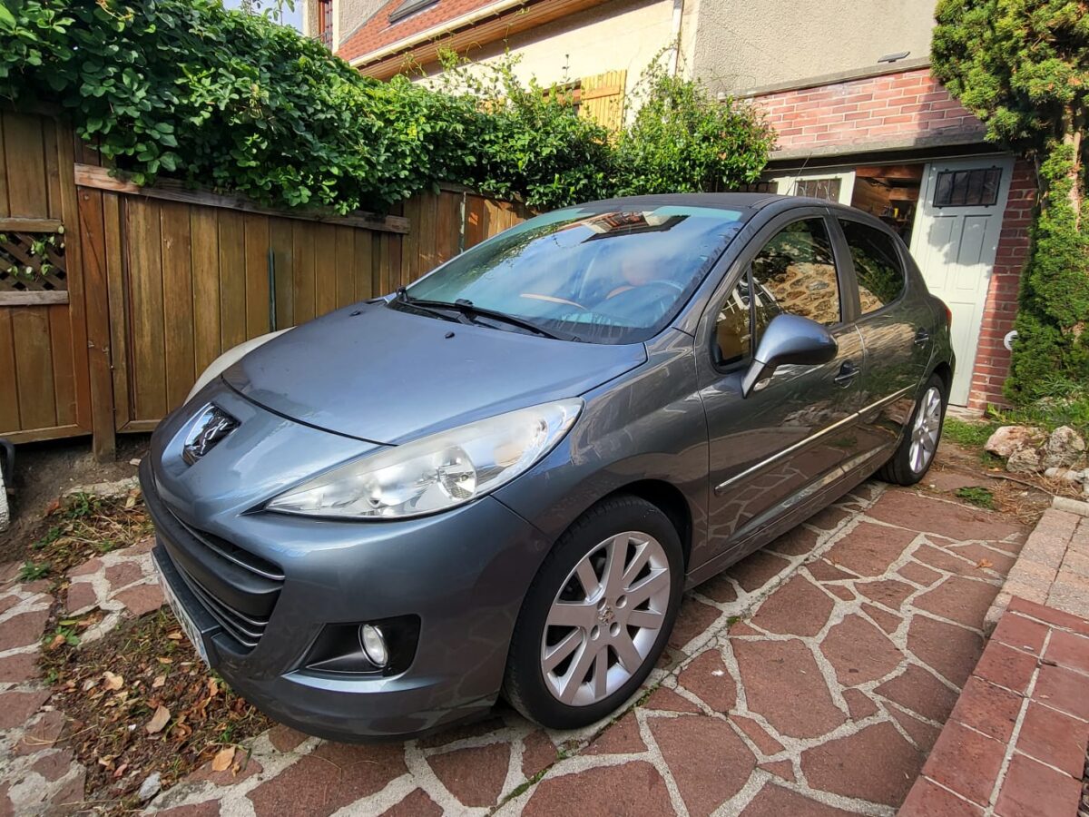 Peugeot 207 — sellerie par Sellerie Couto, Franconville