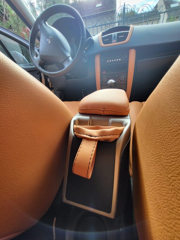 Peugeot 207 — sellerie par Sellerie Couto, Franconville (Automobile)