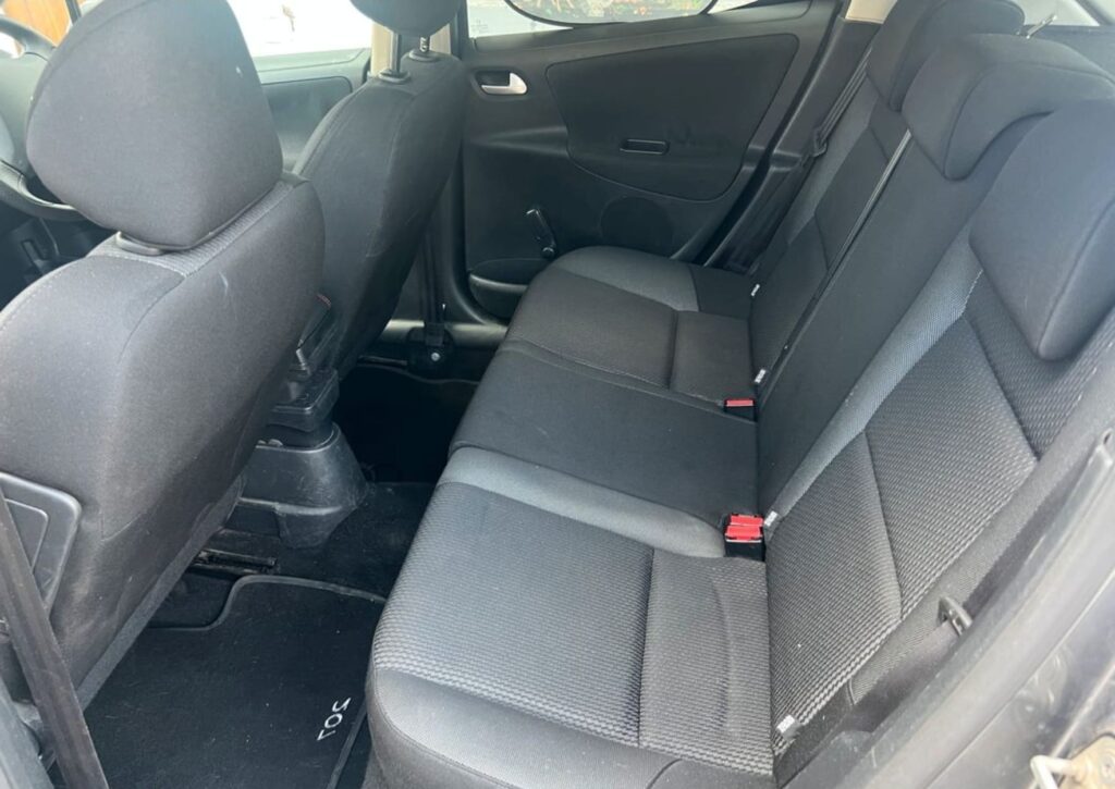 Peugeot 207 — sellerie par Sellerie Couto, Franconville (Automobile)