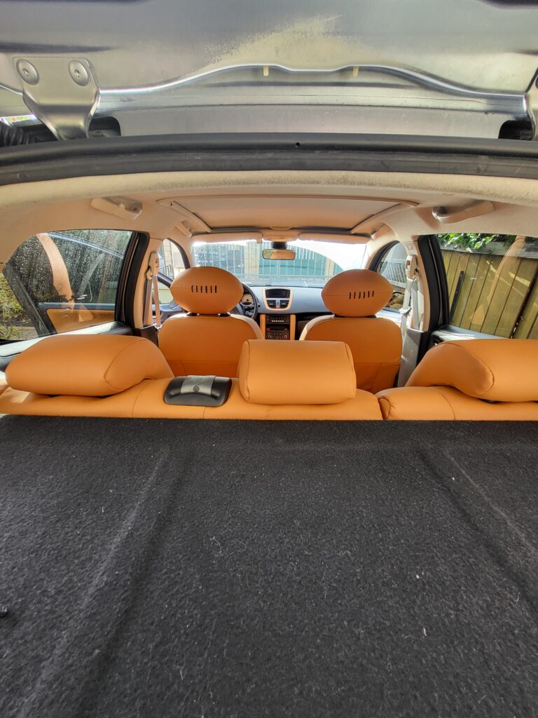 Peugeot 207 — sellerie par Sellerie Couto, Franconville (Automobile)